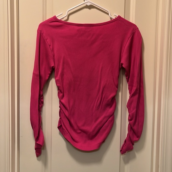 Newport News pink ruched rib knit top Size small - Picture 6 of 8